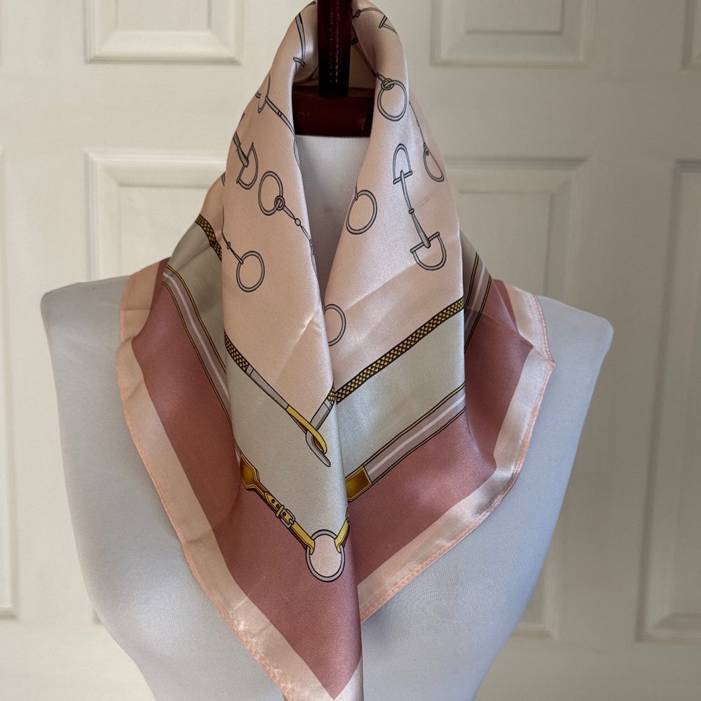 Elegant Pink and Gold Silk Scarf - Picture 4 of 9